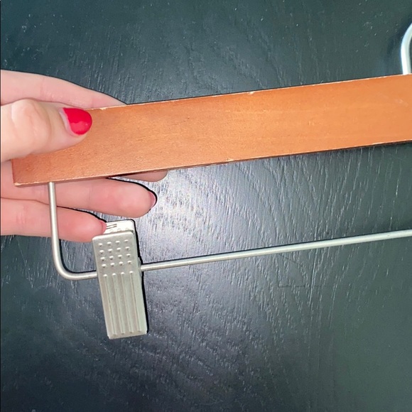 Very high quality wooden PANTS/SKIRT hangers! - Picture 4 of 8